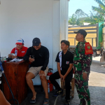 Sertu Ahmad R, Monitoring aktivitas masyarakat pengisian BBM di SPBU Desa Membalong,