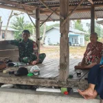 Serka Astiyandi Komsos dengan Kelompok Pembudidaya Ikan Mandiri Jaya di Desa Aik Pelempang Jaya