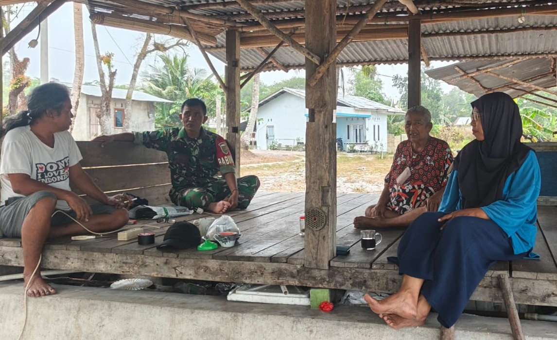 Serka Astiyandi Komsos dengan Kelompok Pembudidaya Ikan Mandiri Jaya di Desa Aik Pelempang Jaya 7 Serka Astiyandi Komsos dengan Kelompok Pembudidaya Ikan Mandiri Jaya di Desa Aik Pelempang Jaya