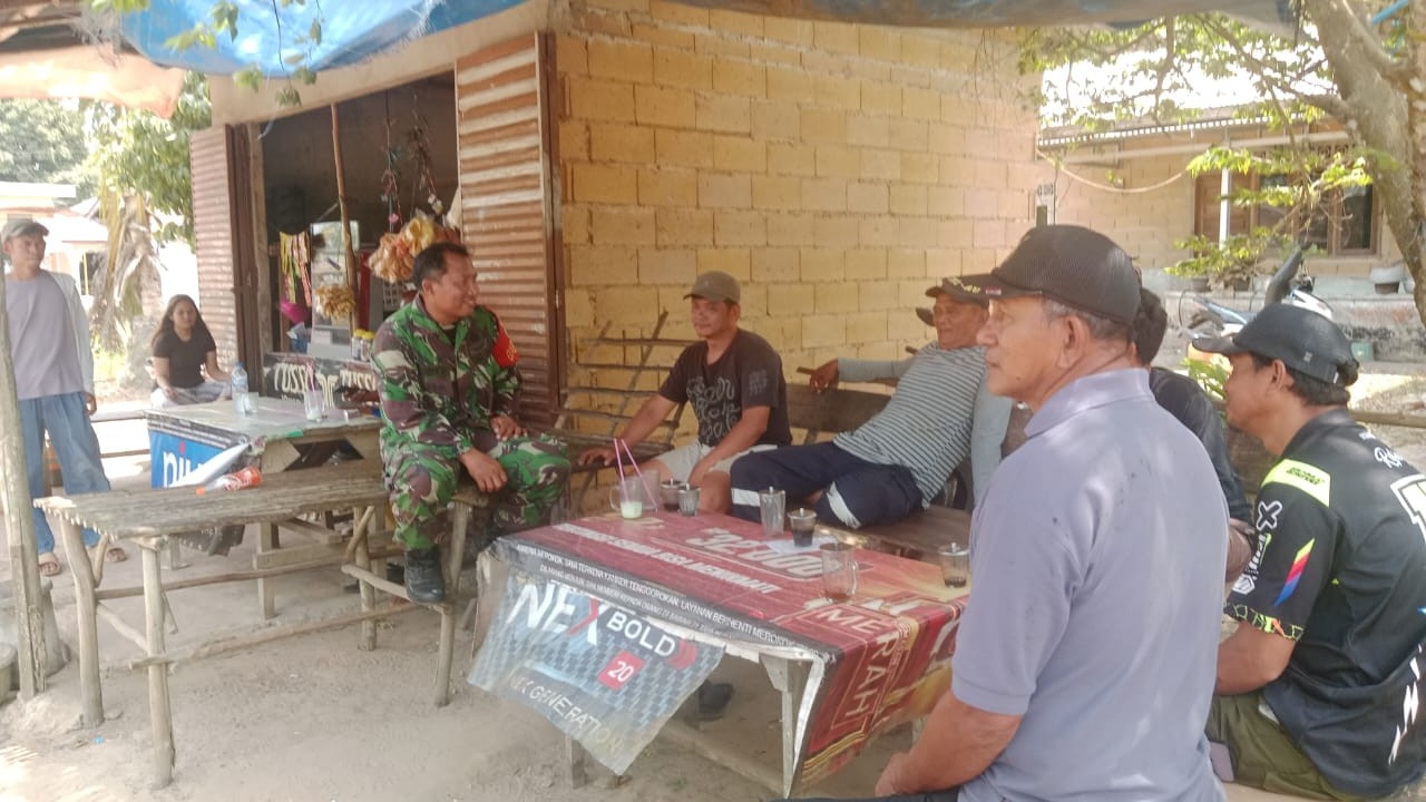Sertu I Kadek Edi P Komsos dan Sosialisasi Cegah Karhutla dan Rekrutmen TNI AD di Desa Pembaharuan 8 AddText 09 27 02.40.22