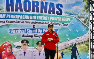 Tak Hanya Urus Nikah,Kepala KUA Manggar Turun Senam Bareng Ibu-Ibu dan Lansia di Situ Kulong Minyak