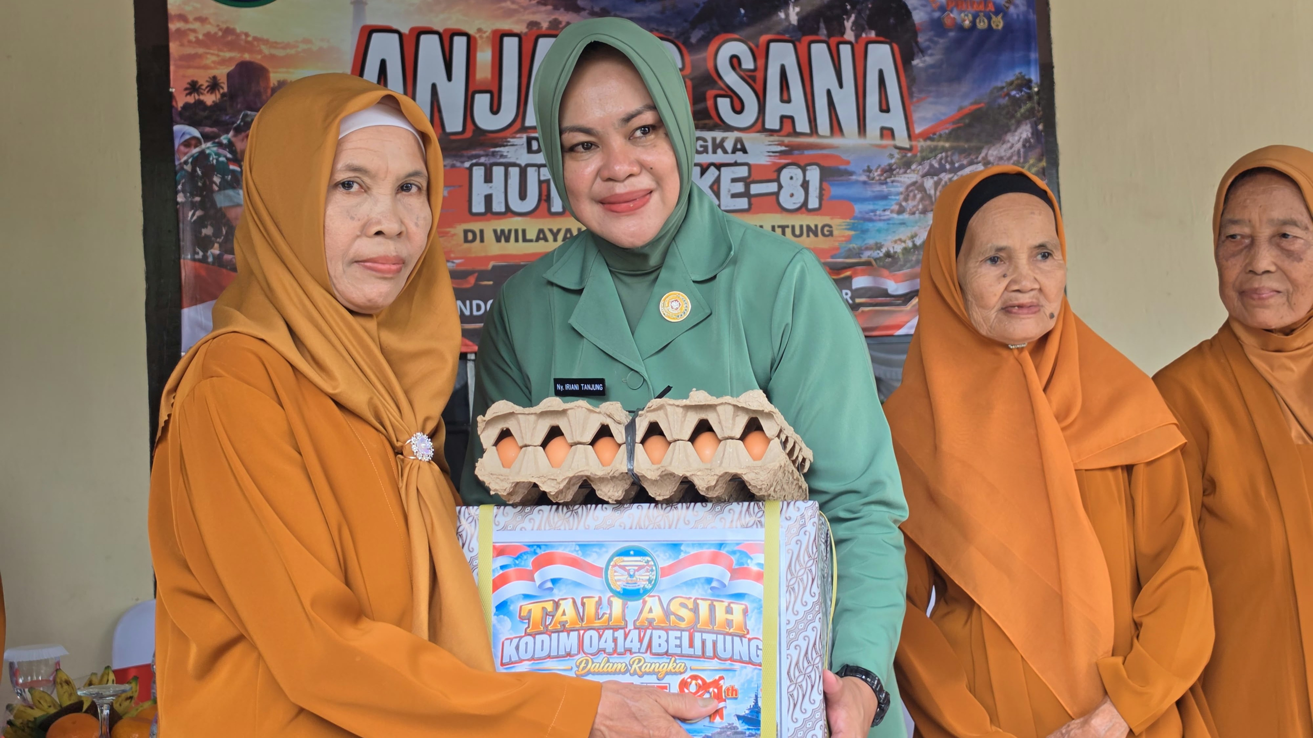 Peringati HUT TNI ke-81, Kodim 0414/Belitung Anjangsana ke Kediaman Ketua Veteran 9 AddText 09 28 01.41.42 scaled