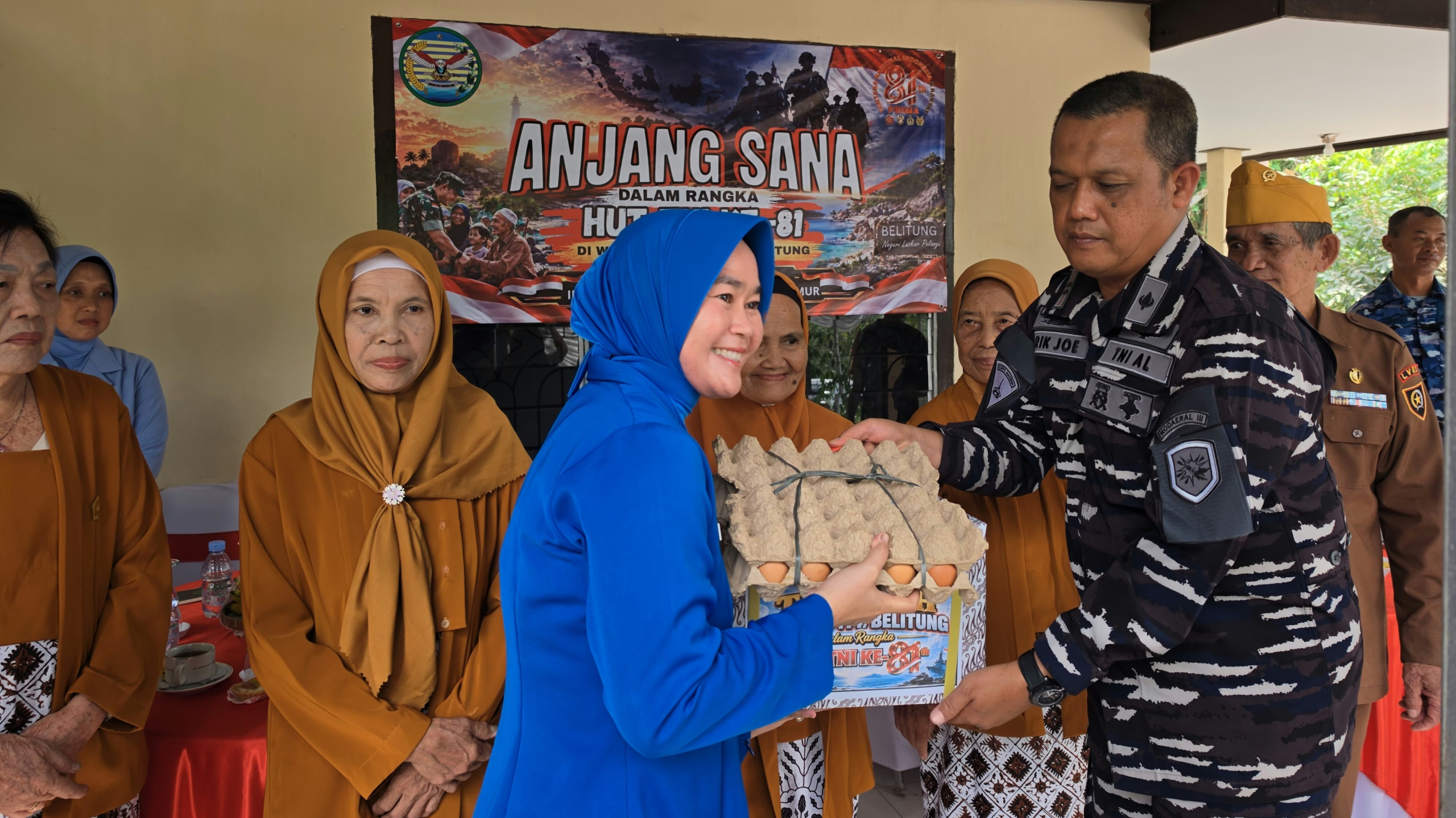 Peringati HUT TNI ke-81, Kodim 0414/Belitung Anjangsana ke Kediaman Ketua Veteran 10 AddText 09 28 01.42.30 scaled
