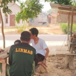 Sertu Didi K Komsos Bersama Kades dan Linmas, Bahas Karhutla dan Kamtibmas di Desa Lassar
