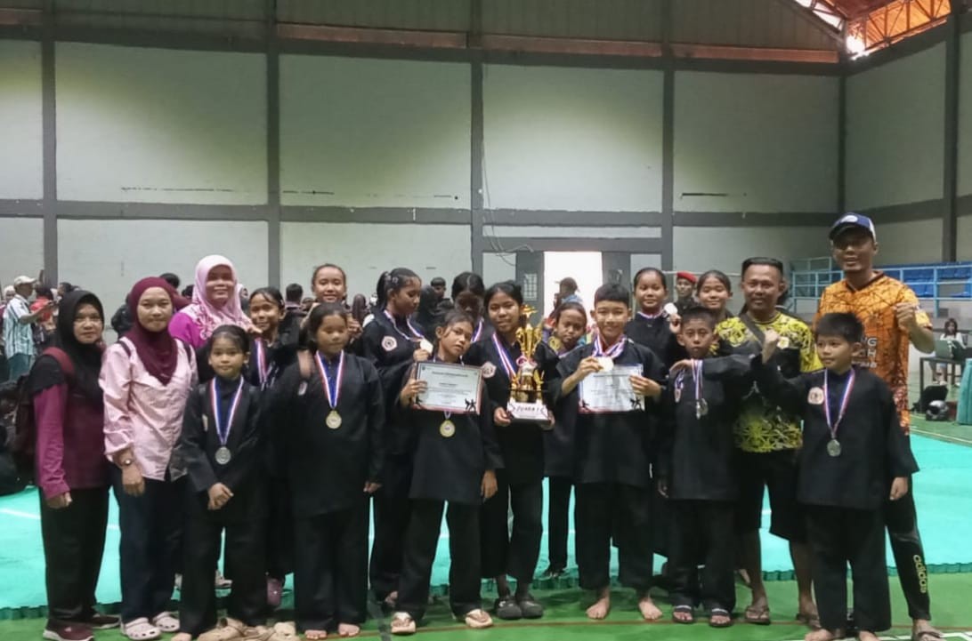 14 Pesilat Cilik SDN 10 Gantung Raih Juara Umum I Beltim School Pencak Silat Championship 2026 8 AddText 09 28 08.50.58