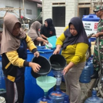 Bantu Ketersediaan Bersih, Kodim 0414/Belitung Salurkan 4 Ton Air Bersih untuk Warga Kampung Laut