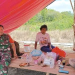 Babinsa Koramil 414-05/Kelapa Kampit Sosialisasikan Rekrutmen TNI AD kepada Warga Desa Cendil