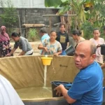 Serma Gultom Salurkan Air Bersih untuk Warga Terdampak Kemarau di Kelurahan Kota