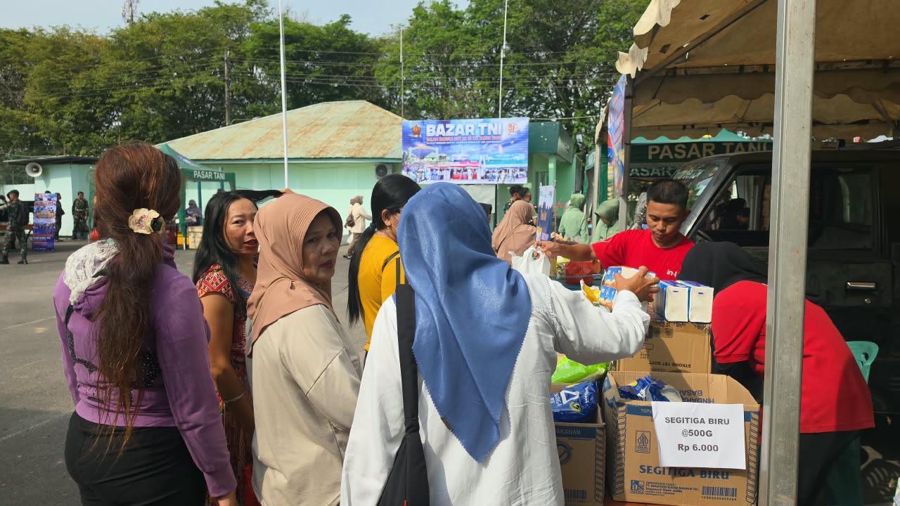 HUT ke-81 TNI, Dandim dan Danlanud Tinjau Bazar Murah di Belitung 9 IMG 20260922 WA0069