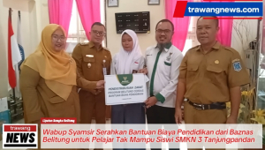 Wabup Belitung Serahkan Bantuan Pendidikan dari Baznas untuk Siswi Kurang Mampu di SMKN 3 Tgpandan