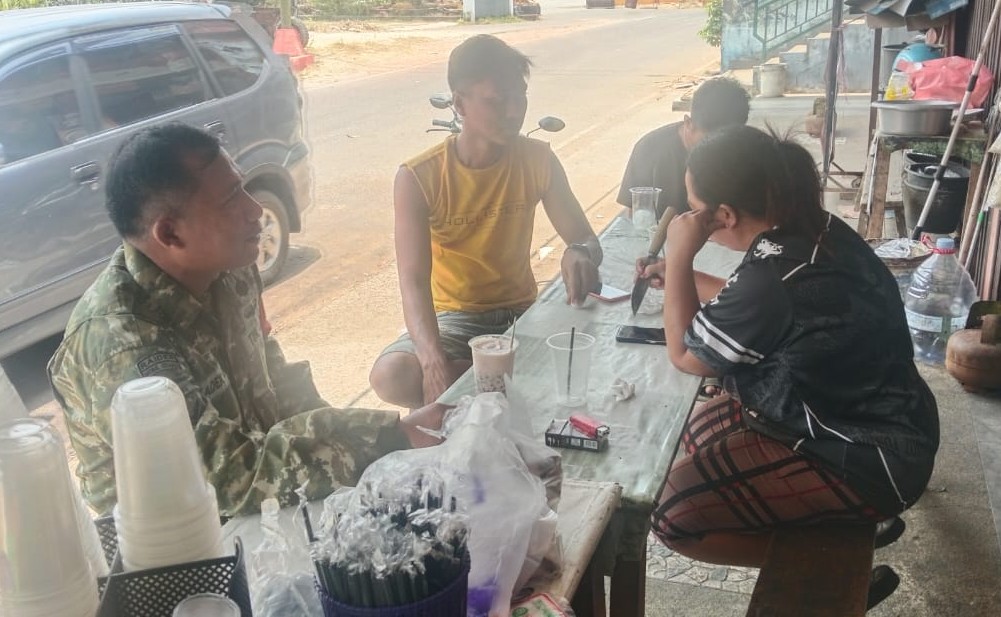 Di Desa Pembaharuan, Sertu I Kadek Edi P. Sosialisasikan Rekrutmen TNI AD 2026 kepada Warga 8 AddText 10 03 01.57.05