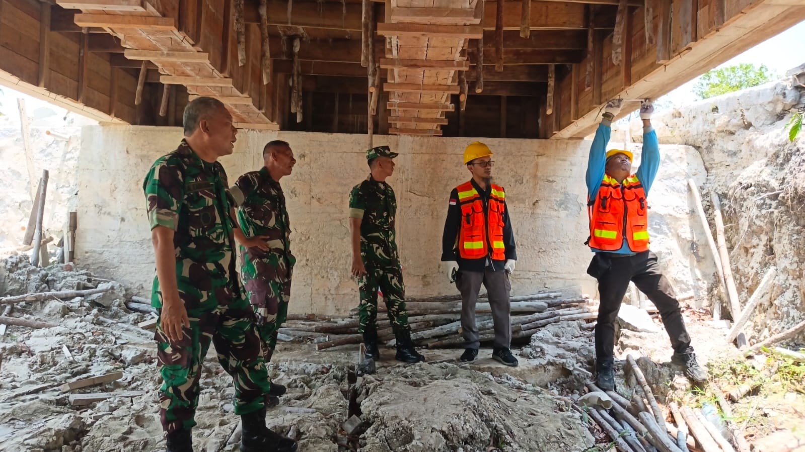 Kegiatan Monitoring Pemeriksaan langsung terhadap Jembatan Air Pelempang Jaya di Kabupaten Belitung 9 AddText 10 03 02.10.59