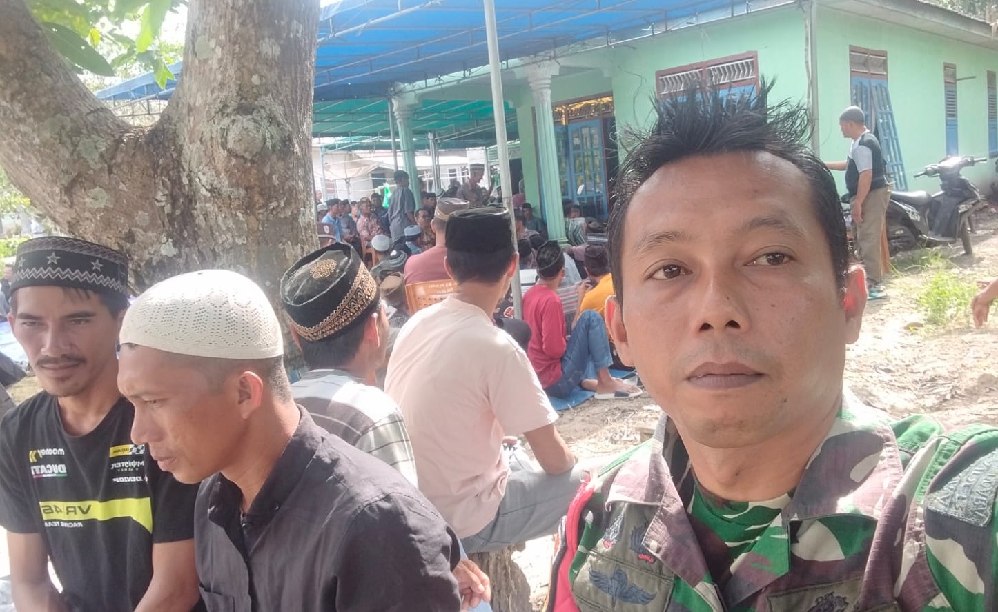 Babinsa Desa Perpat Sertu Didi K, Hadiri Tahlilan, Pererat Silaturahmi dan Komsos dengan Warga 7 Babinsa Desa Perpat Sertu Didi K, Hadiri Tahlilan, Pererat Silaturahmi dan Komsos dengan Warga