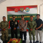 Polsek Membalong Beri Tumpeng ke Jajaran Koramil Membalong, Semarakkan HUT TNI ke-81