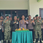Polsek Tanjungpandan Beserta Jajaran Silaturahmi ke Koramil, Beri Tumpeng di HUT TNI ke-81