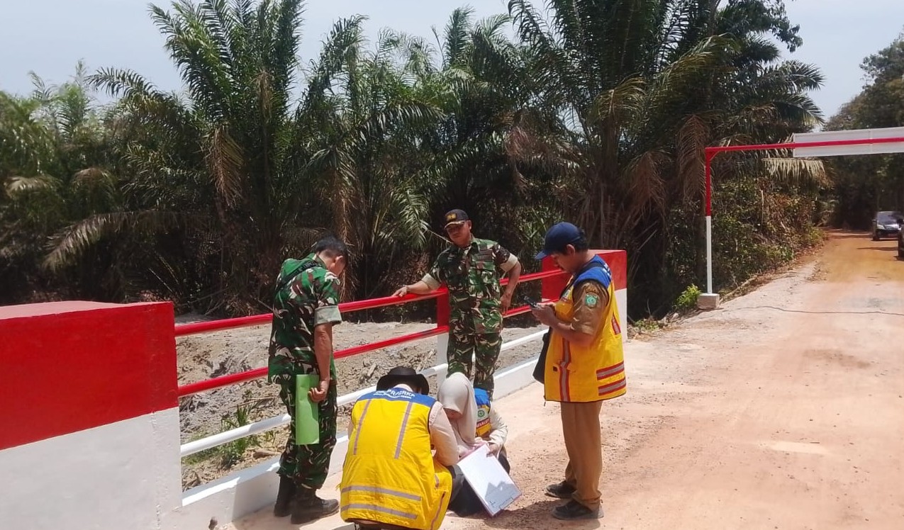 Monitoring Peninjauan Kondisi Jembatan Perintis Desa Mayang, Kelapa Kampit 8 AddText 10 06 02.27.45
