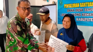 Babinsa Serma Anis Setiawan Hadiri Penyaluran BLT Tahap 10 di Desa Dukong