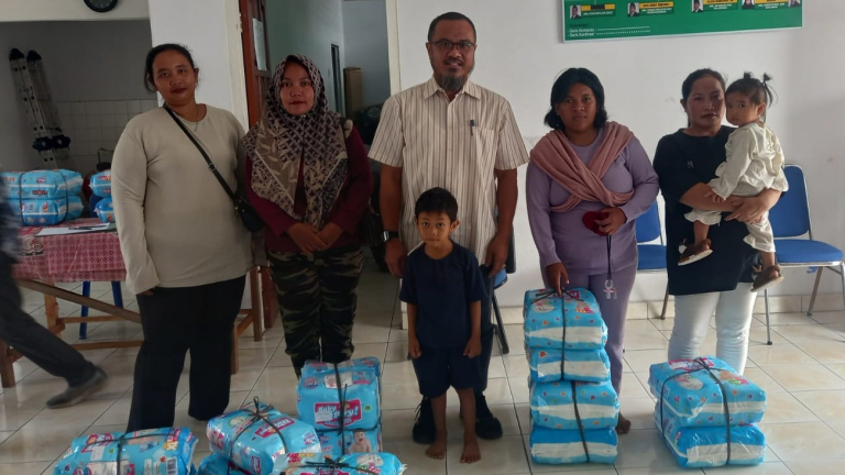 Baznas Belitung Salurkan Bantuan Popok Tahap Kedua untuk 10 Masyarakat Kurang Mampu