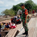 Babinsa Padang Kandis Serka Yusup Gelar Komsos Bersama Warga Binaan di Pelabuhan Teluk Gembira