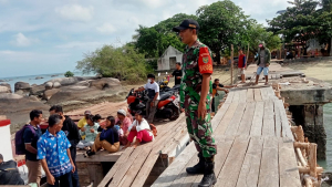 Babinsa Padang Kandis Serka Yusup Gelar Komsos Bersama Warga Binaan di Pelabuhan Teluk Gembira
