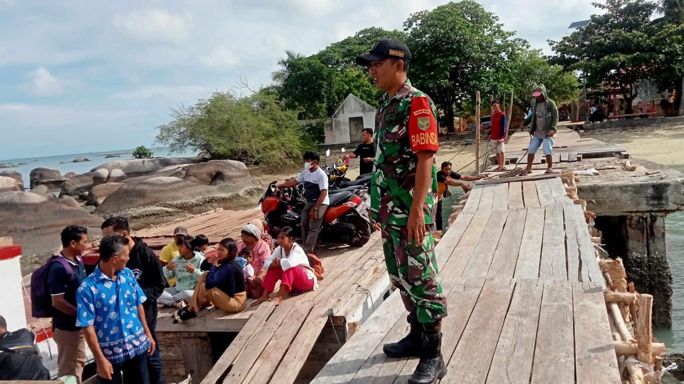 Babinsa Padang Kandis Serka Yusup Gelar Komsos Bersama Warga Binaan di Pelabuhan Teluk Gembira 7 Babinsa Padang Kandis Serka Yusup Gelar Komsos Bersama Warga Binaan di Pelabuhan Teluk Gembira