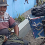 Mengayuh Sepeda, Menjemput Rezeki: Kisah Pak Syarif, Tukang Sol Sepatu Keliling di Belitung