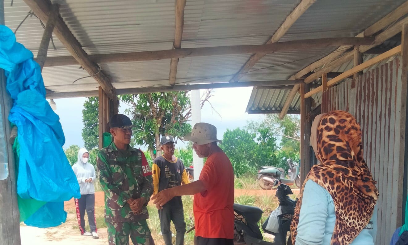Babinsa Koramil 03/Gantung Sertu Haifrizar Gelar Komsos Bersama Petani Poktan Bina Tani Danau Nujau 8 AddText 10 12 01.55.34
