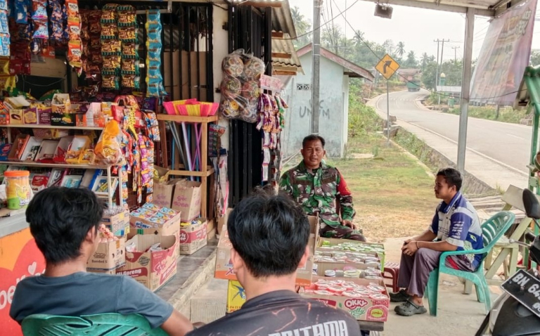 Sertu I Kadek Edi P dari Koramil Kelapa Kampit Sosialisasi Rekrutmen TNI AD Gelombang I Tahun 2027