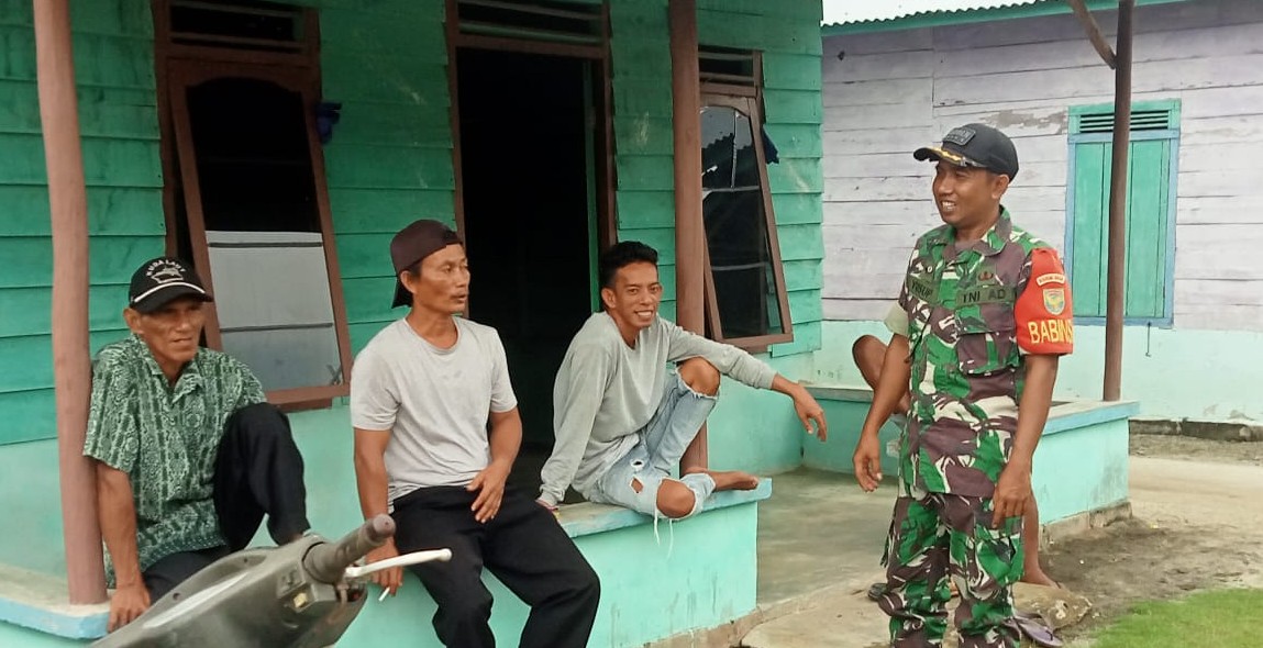 Babinsa Padang Kandis Serka Yusuf Gelar Komsos, Sosialisasikan Rekrutmen TNI AD Tahun 2027 7 Babinsa Padang Kandis Serka Yusuf Gelar Komsos, Sosialisasikan Rekrutmen TNI AD Tahun 2027