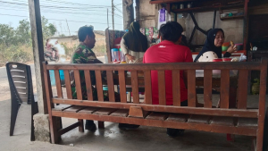 Babinsa Perpat Sertu Didi K Gelar Komsos, Bahas Karhutla hingga Situasi Kamtibmas
