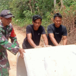 Di Padang Kandis,Serka Yusup Gelar Gotong Royong Dengan Warga Pasang Gorong-Gorong Buat Akses Jalan