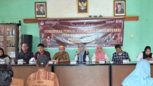 Diterjang Ombak Lebih 1 Jam,5 Komisioner KPU Beltim Datangi Pulau Bukulimau untuk Edukasi Demokrasi