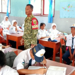 Cegah Bullying di Sekolah, Sertu Afrizal Kurniawan Berikan Motivasi kepada Siswa SMPN 1 Gantung