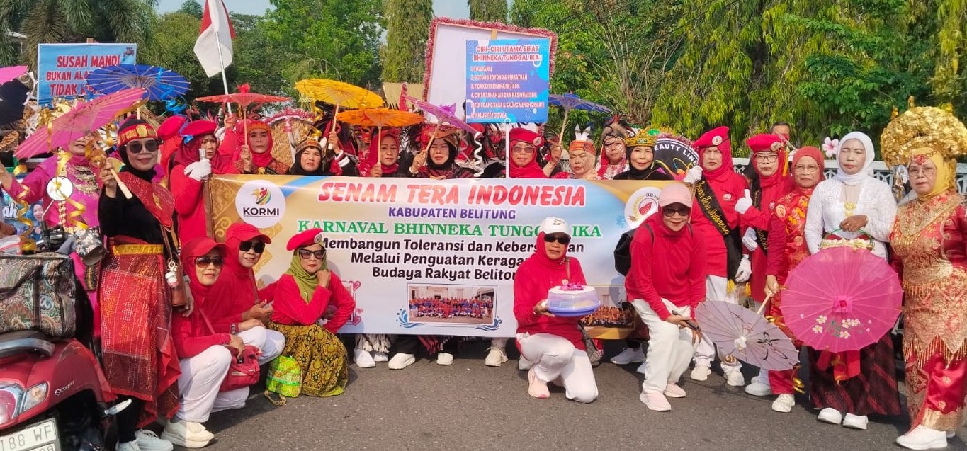 Memakai Seragam dan Pakaian Adat, STI Belitung Semarakkan Karnaval Budaya Bhinneka Tunggal Ika 2026