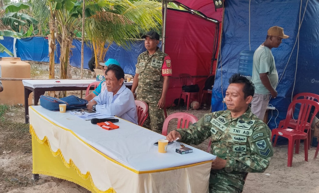 Serka Yusuf dan Sertu Didi K Monitoring Turnamen Sepak Bola Danramil De Malong Cup 2026 7 Serka Yusuf dan Sertu Didi K Monitoring Turnamen Sepak Bola Danramil De Malong Cup 2026