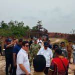 Sertu Welly Monitoring Kegiatan Gubernur Tinjau Lahan di Selat Nasik untuk Program Penanaman Kelapa